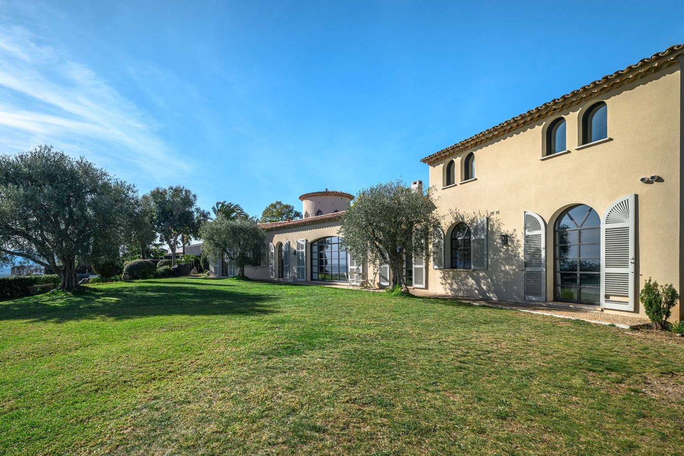 Vue extérieure de la Villa Grand Largue à Cannes